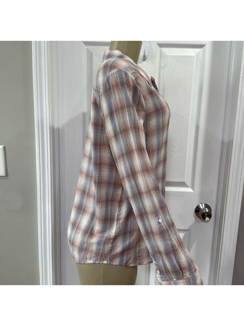JOIE JERRIE BUTTON DOWN. DUSTY PINK. - Picture 3 of 10